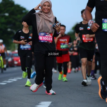 Runner Photo 3703043