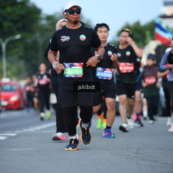 Runner Photo 3703060