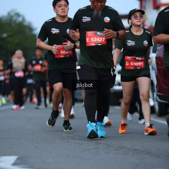 Runner Photo 3703076