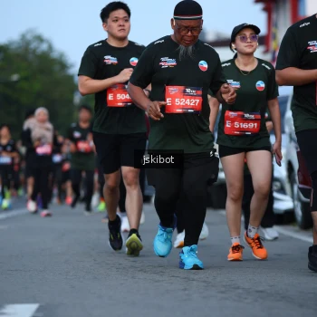 Runner Photo 3703086