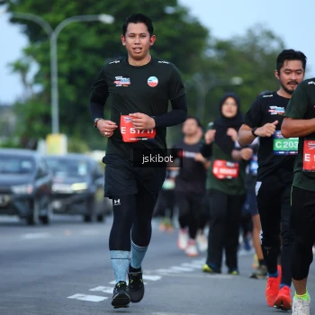 Runner Photo 3703431