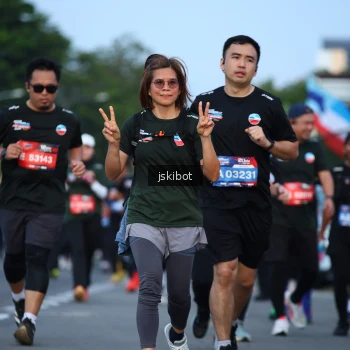 Runner Photo 3703495
