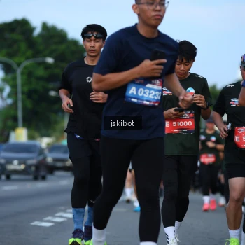 Runner Photo 3703676