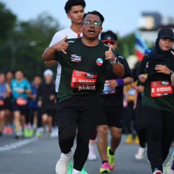 Runner Photo 3703801