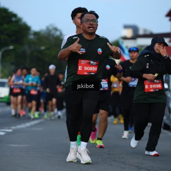 Runner Photo 3703802