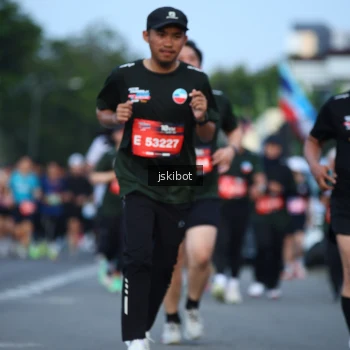 Runner Photo 3703859