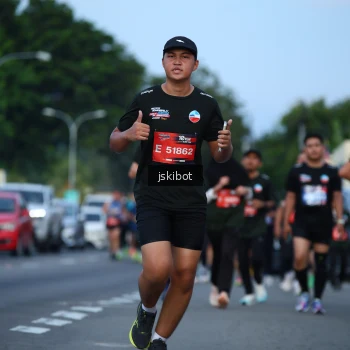 Runner Photo 3703914