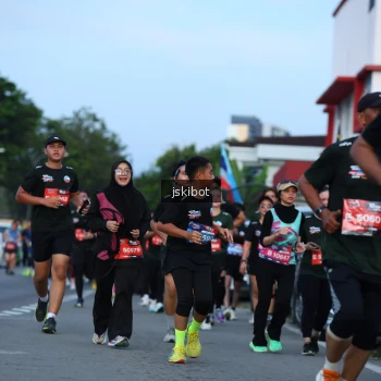Runner Photo 3703936