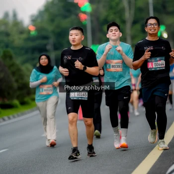 Runner Photo 3703975