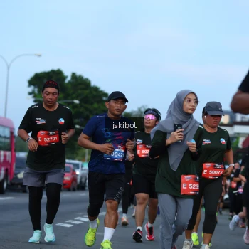 Runner Photo 3703976