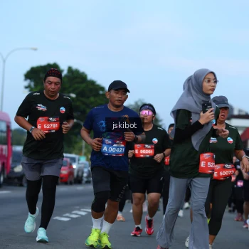 Runner Photo 3703978