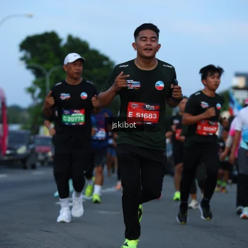 Runner Photo 3704007