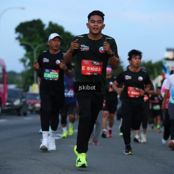 Runner Photo 3704015