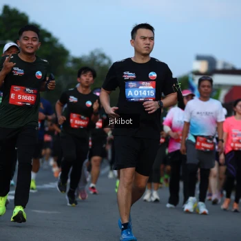 Runner Photo 3704035