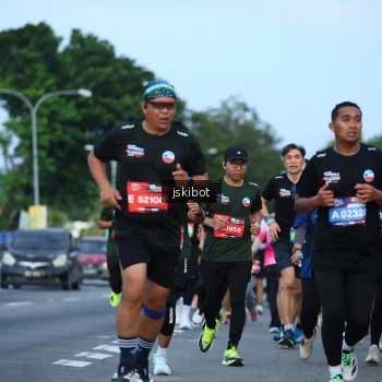 Runner Photo 3704076
