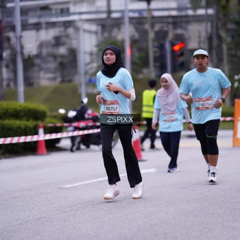 Runner Photo 3704176