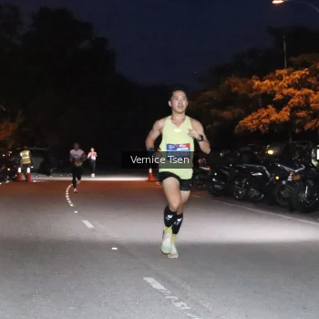 Runner Photo 3704194