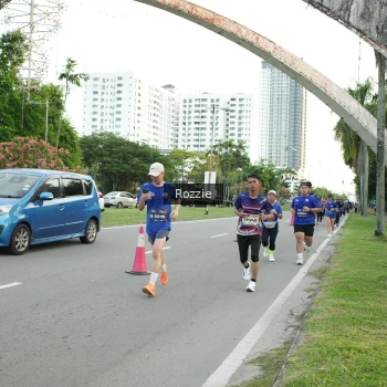 Runner Photo 3704201