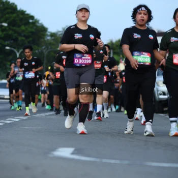 Runner Photo 3704546
