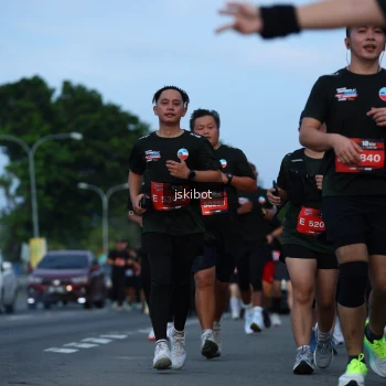 Runner Photo 3704653
