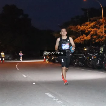 Runner Photo 3704685