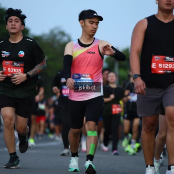 Runner Photo 3704695