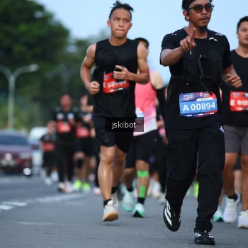 Runner Photo 3704734