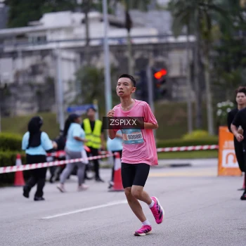 Runner Photo 3704816