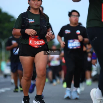Runner Photo 3705001