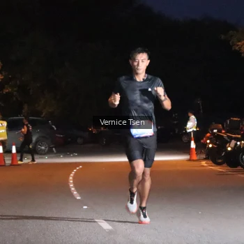 Runner Photo 3705876