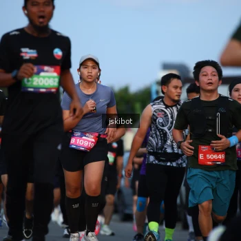 Runner Photo 3706007