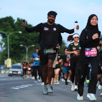 Runner Photo 3706024
