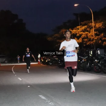 Runner Photo 3706084