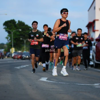 Runner Photo 3706175