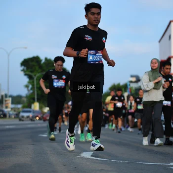 Runner Photo 3706229