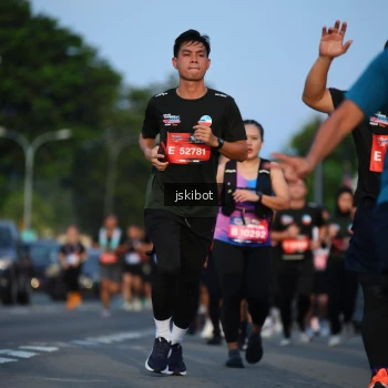 Runner Photo 3706411