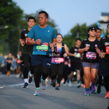 Runner Photo 3706431