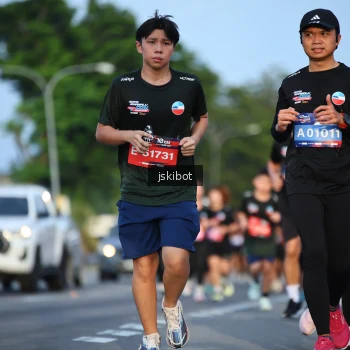 Runner Photo 3706579
