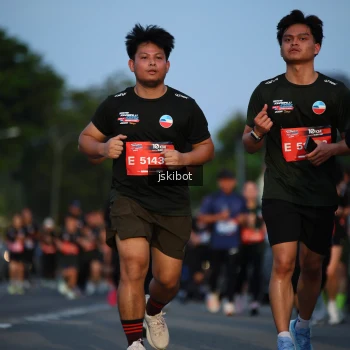 Runner Photo 3706614