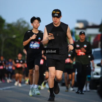 Runner Photo 3706701
