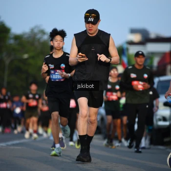 Runner Photo 3706702