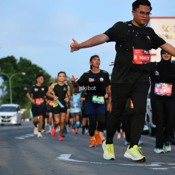 Runner Photo 3706780