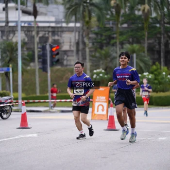 Runner Photo 3706877