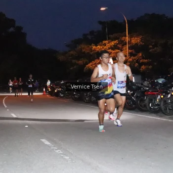 Runner Photo 3706885