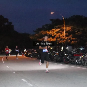 Runner Photo 3706891