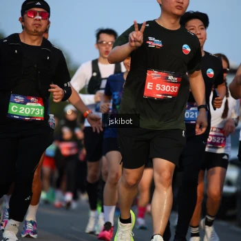 Runner Photo 3708001