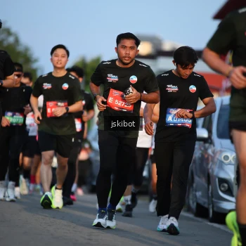 Runner Photo 3708076