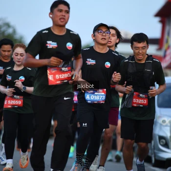 Runner Photo 3709672