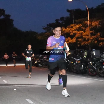 Runner Photo 3710699