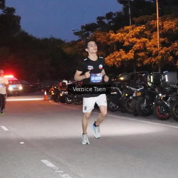 Runner Photo 3713431